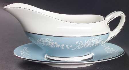 Alexandria Gravy Boat with Attached Underplate