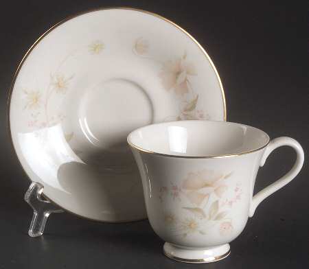 Allure Footed Cup & Saucer Set