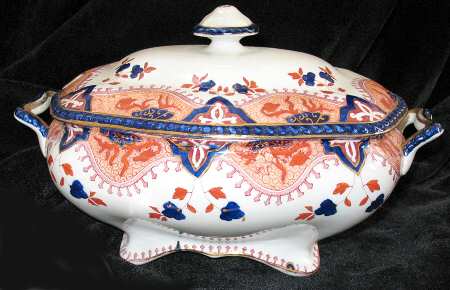 Alma (Scalloped, No Center) Oval Tureen & Lid