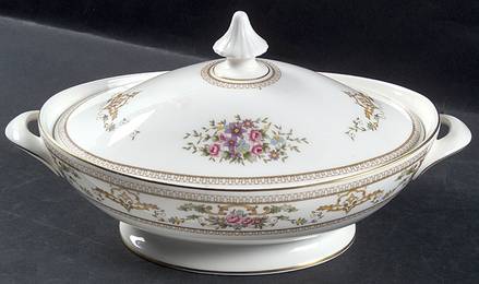 Alton Oval Covered Vegetable