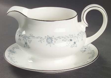 Angelique Gravy Boat with Attached Underplate