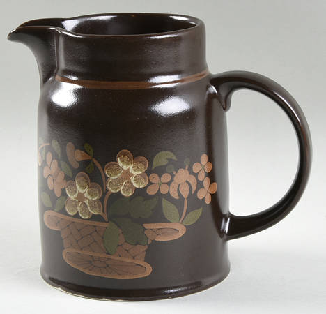 Basque 32 Oz Pitcher