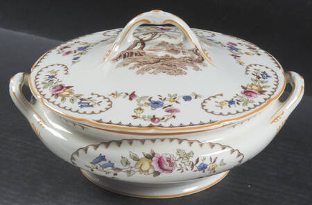 The Beaufort (Center Design) Round Covered Vegetable