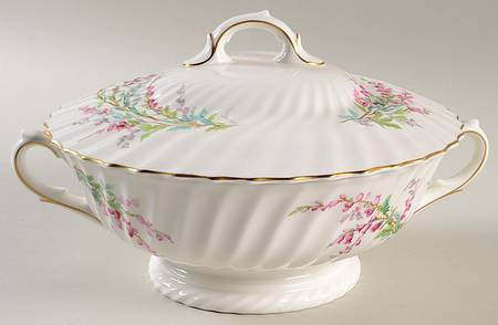 Bell Heather (Scalloped, Gold Trim) Round Covered Vegetable