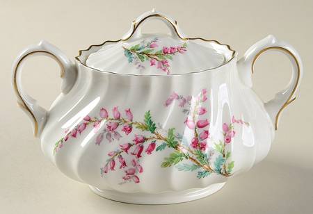 Bell Heather (Scalloped, Gold Trim) Sugar Bowl & Lid
