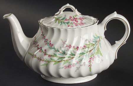 Bell Heather (Scalloped, Gold Trim) Teapot & Lid
