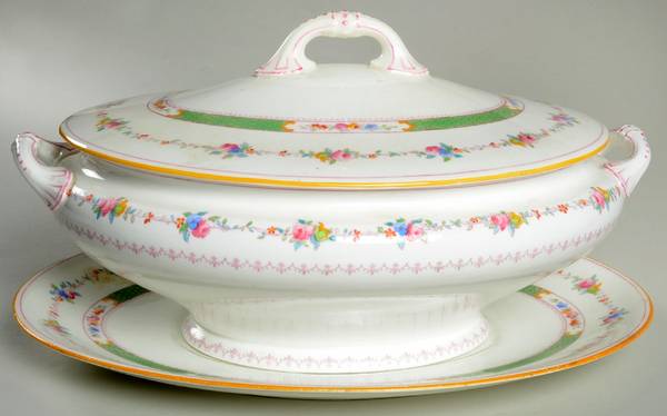 The Belgrade Oval Tureen & Lid with Underplate