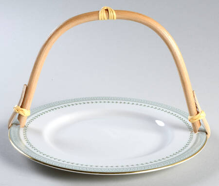 Berkshire 5 3/8"-5 5/8" Bamboo Handled Serving Plate  HC