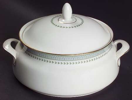 Berkshire Round Covered Vegetable