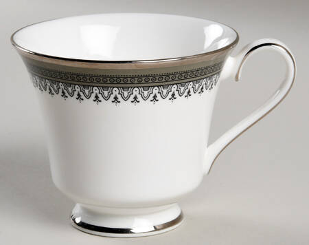 Braemar Footed Cup