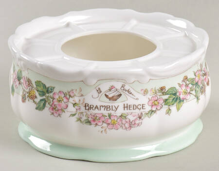 Brambly Hedge Warmer Stand  (For Tea Pot)