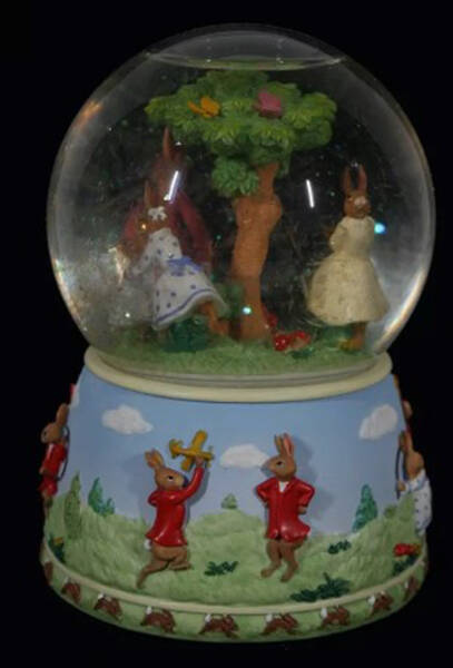Bunnykins (Albion Shape) Picnic Time Musical Water Globe