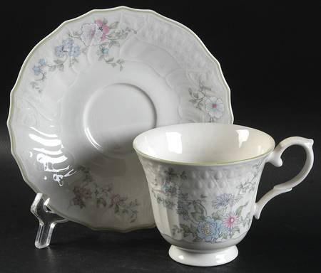 Calais Footed Cup & Saucer Set