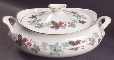 Camelot Oval Covered Vegetable