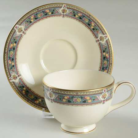 Camberley Footed Cup & Saucer Set
