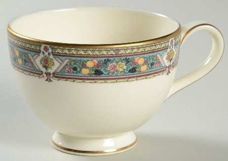 Camberley Footed Cup