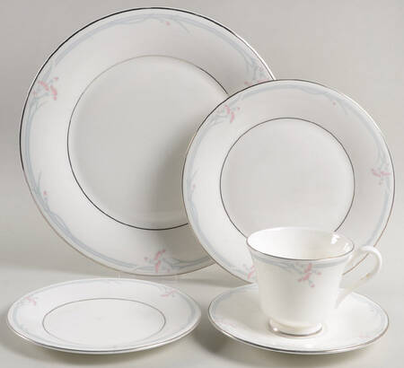 Carnation 40 Piece Estate Set