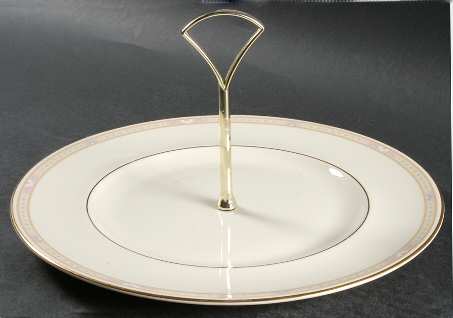 Cassandra Round Serving Plate with Handle (DP)