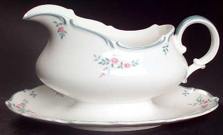 Chatelaine Gravy Boat with Attached Underplate