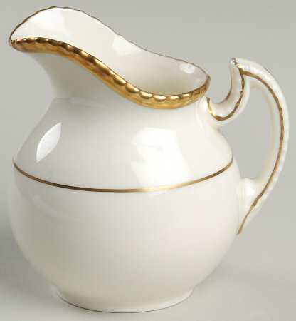 Chantilly (Ivory Background) Creamer