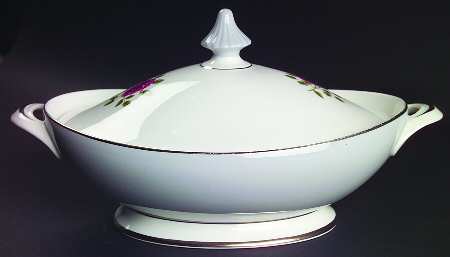 Chateau Rose Oval Covered Vegetable