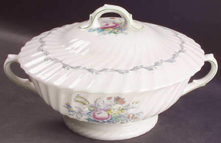 Chelsea Rose Round Covered Vegetable