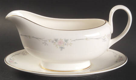 Classique Gravy Boat & Underplate