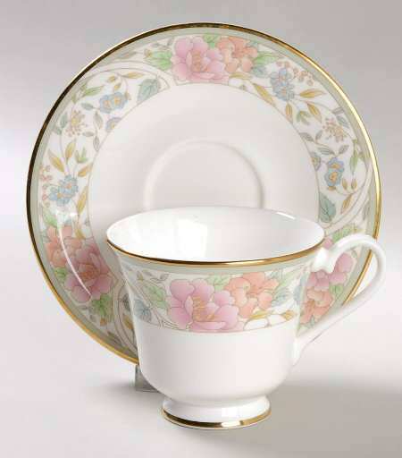 Claudia Footed Cup & Saucer Set