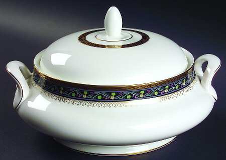 Coleridge Round Covered Vegetable