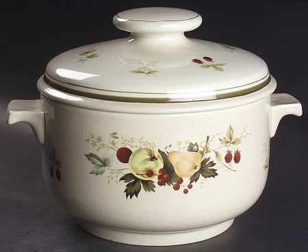 Cornwall (Rim, Double Green Trim) 2.25 Qt Round Covered Casserole