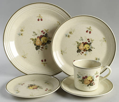 Cornwall (Coupe, Single Line Green Trim) 5 Piece Place Setting