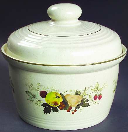 Cornwall (Coupe, Single Line Green Trim) 1.25 Qt Round Covered Casserole