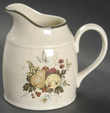 Cornwall (Coupe, Single Line Green Trim) 16 Oz Pitcher