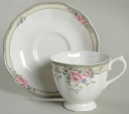 Courtney Footed Cup & Saucer Set