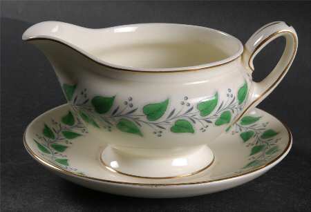 Coventry Green (Green Leaves) Gravy Boat with Attached Underplate