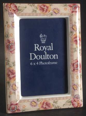 Darjeeling Frame-Holds 4" X 6"