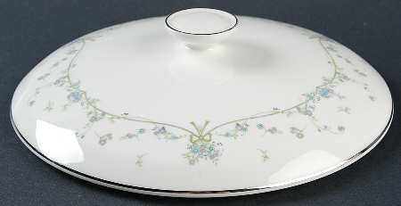 Demure Lid for Round Vegetable