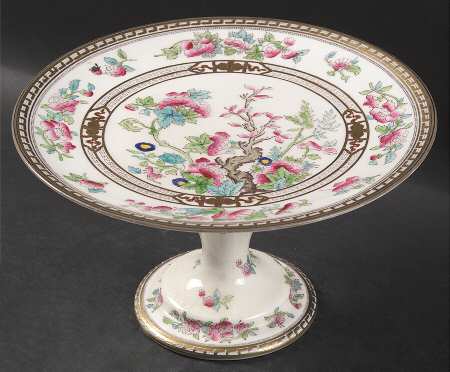 Dresden 9" Diameter Pedestal Cake Stand
