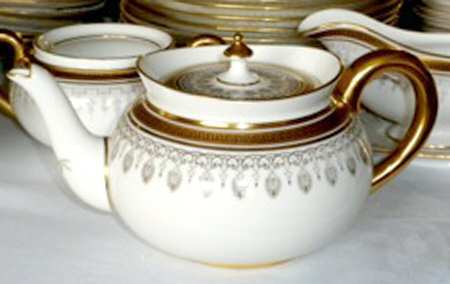 E2068 Teapot & Lid