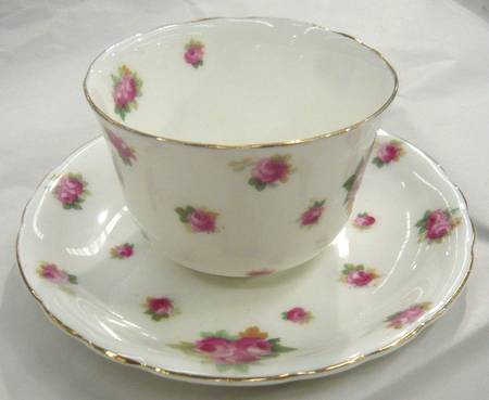 E3111 Footed Cup & Saucer Set