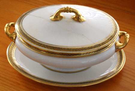 E4572 Gravy Boat & Lid w/Underplate