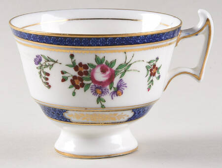 E8042 Footed Cup