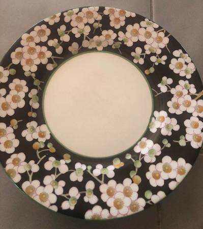 E9172 by Royal Doulton