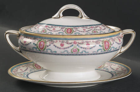 E9627 Sauce Boat & Lid with Underplate