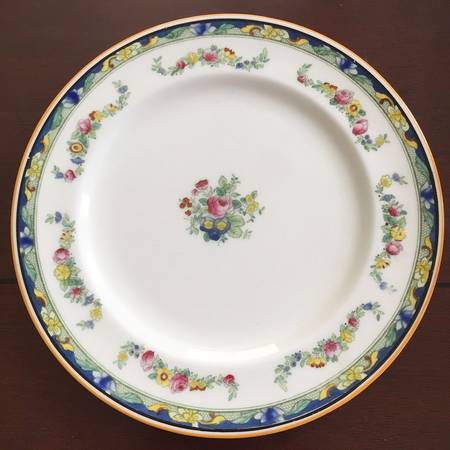 E9751 by Royal Doulton