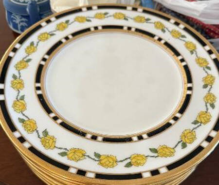 E9810 by Royal Doulton