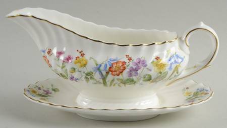 Easter Morn Gravy Boat with Attached Underplate