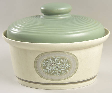 Earthflower 2.25 Quart Oval Covered Casserole
