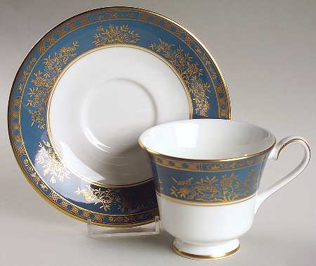 Earlswood Footed Cup & Saucer Set