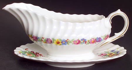 Evesham Gravy Boat with Attached Underplate